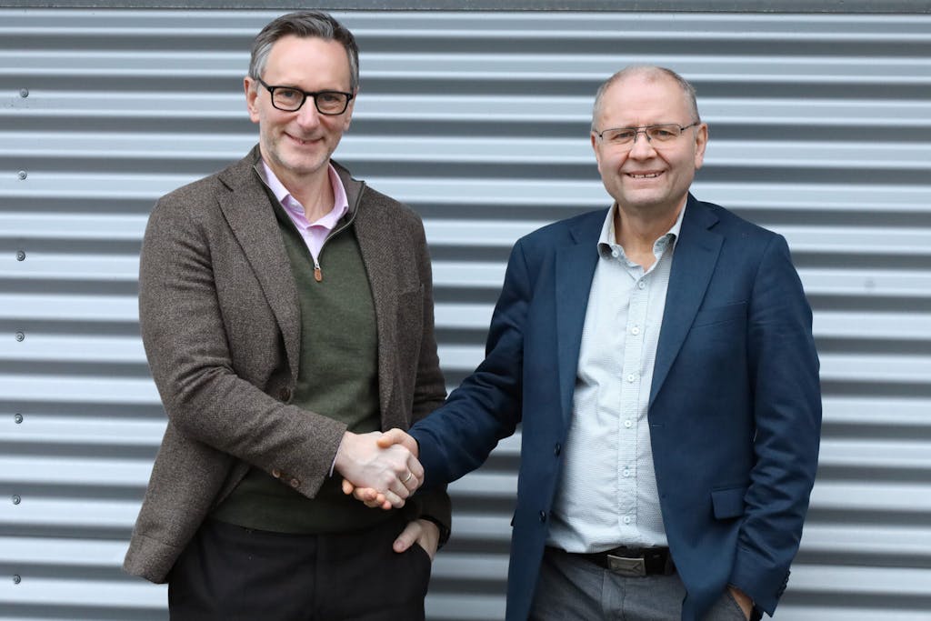 Trond Winther, administrerende direktør i Lnett til venstre og Kristoffer Vannes, direktør i Fagne til høyre